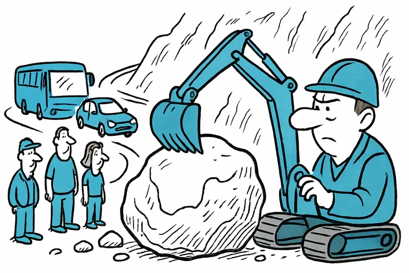 Grandes bloques de roca bloqueando la Ma‑2141 en Sa Calobra tras un fuerte aguacero