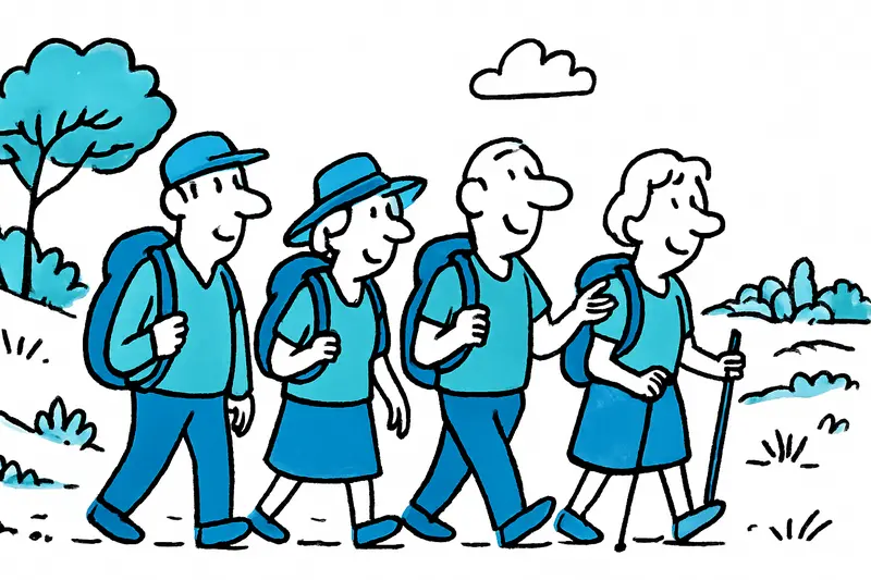 Blick auf einen Wanderweg zwischen Pinien mit verstreuten Dörfern in der Ferne