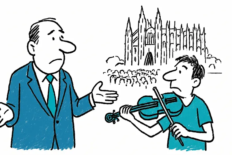 Bühne mit Musikern und Publikum vor der Kathedrale am Parc de la Mar in Palma bei einem Patrona-Konzert.